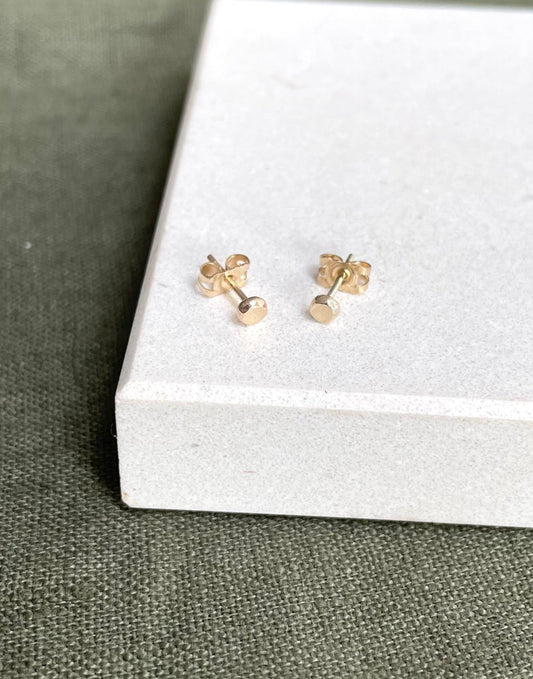Simple 9ct Gold studs with a polished finish