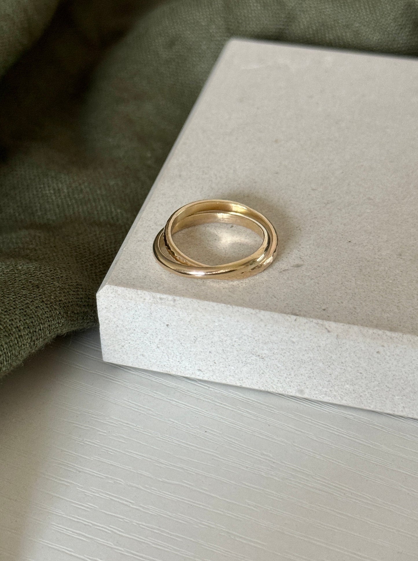 9ct Gold Intertwined Ring